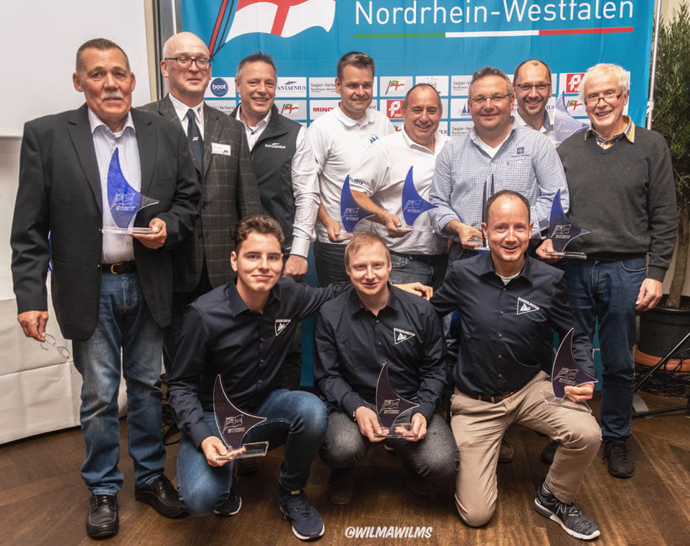 SVNRW Landesmeisterschaft: Pokalübergabe mit Uli Haase (3.v.li) und Ole Pietschke (Pantaenius, 4.v.li.)