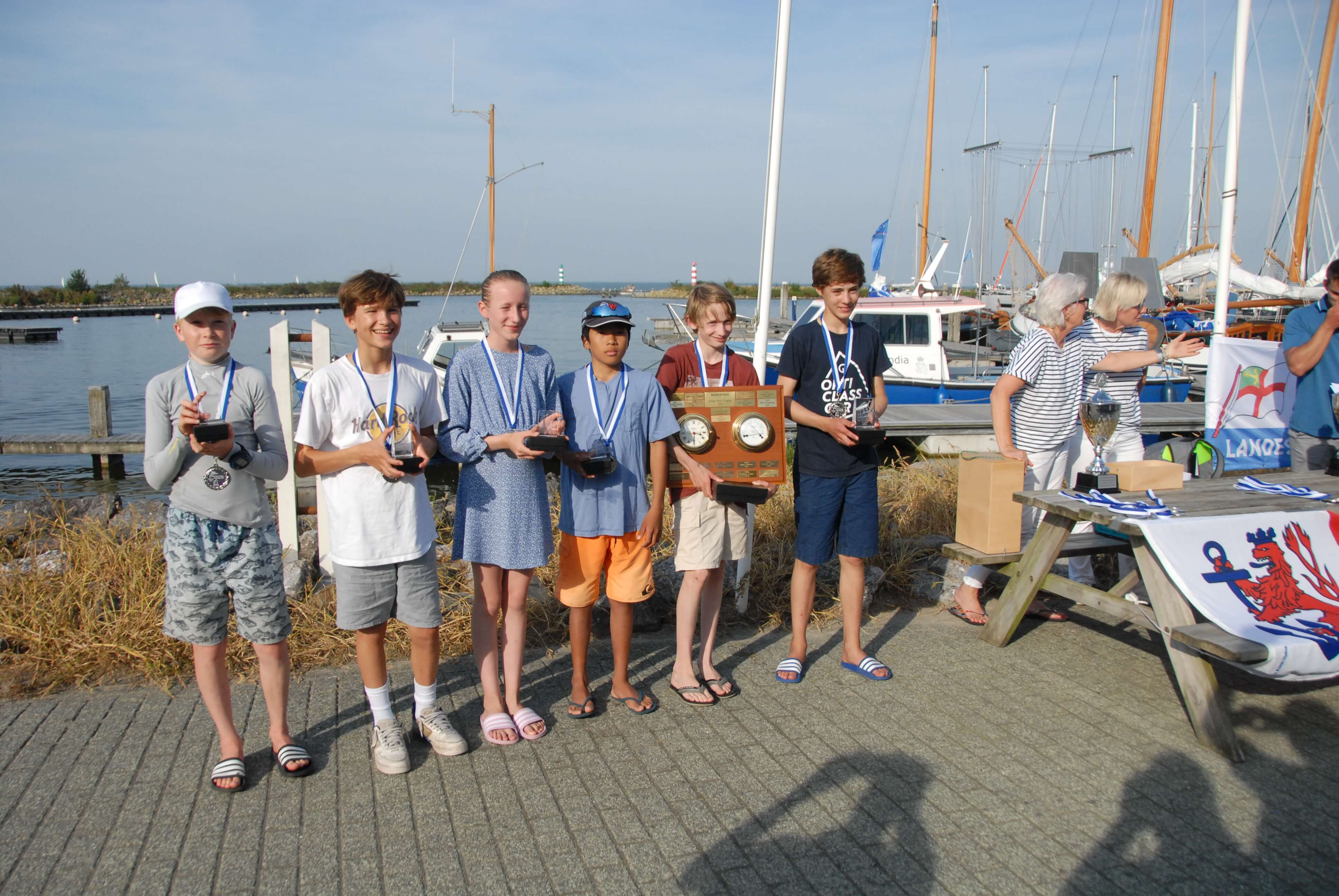 DYC Pinta Cup: Sieger Opti-A: Jonny Seekamp vom WVH auf Platz 1, Paul Fiete Hickstein vom SCD auf Platz 2, Gota Kawashima vom DYC auf Platz 3.