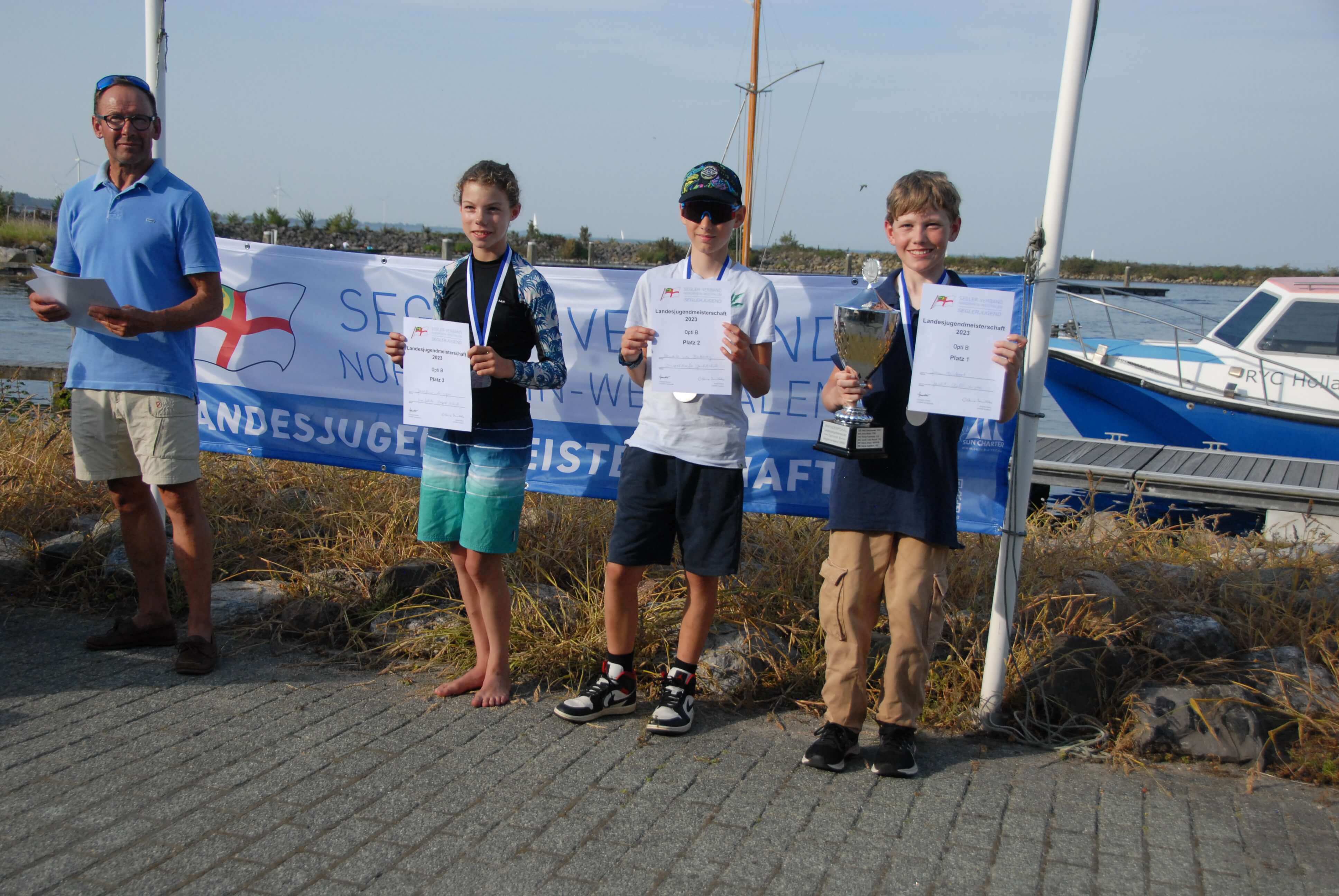 Landesmeisterschaft NRW Opti-B: 1. Jan Bickert, YCL 2. Henrik van Betteray, DYC 3. Josefine Singer, KSK/DYC.